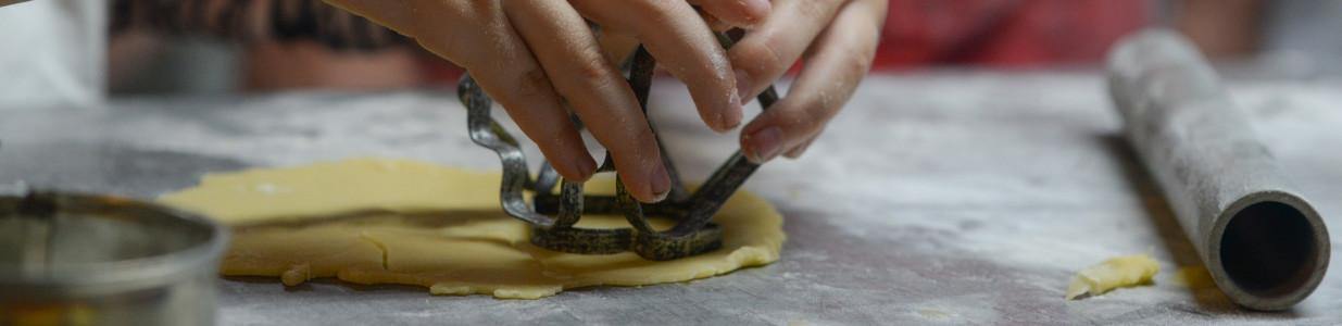 Atelier de Cuisine Table Rouge Cover Image