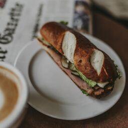 Café Castel RestoMontreal.ca