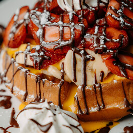 Fruit Oeufolie Breakfast Restaurant