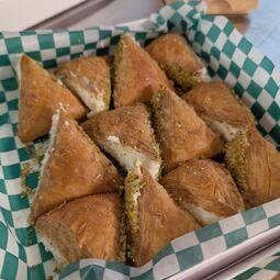 Fustoki Pâtisserie  Restaurant Boulangerie