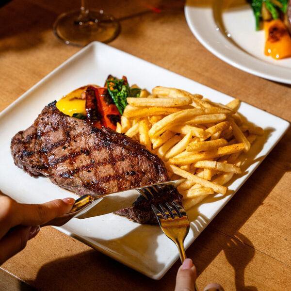 Houston Avenue Bar & Grill Restaurant Brossard, QC