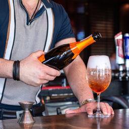 Houston Avenue Bar & Grill RestoMontreal.ca