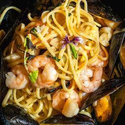 Houston Avenue Bar & Grill RestoMontreal.ca