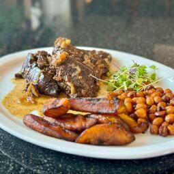 La Calebasse: cuisine fusion africaine et &eacute;picerie fine tropicale Restaurant