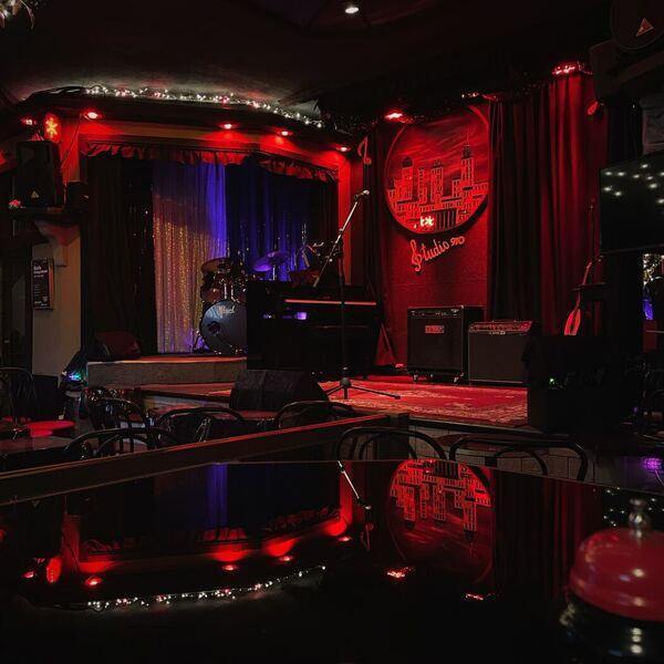 Le Cabaret New-Yorkais Restaurant Laval, QC