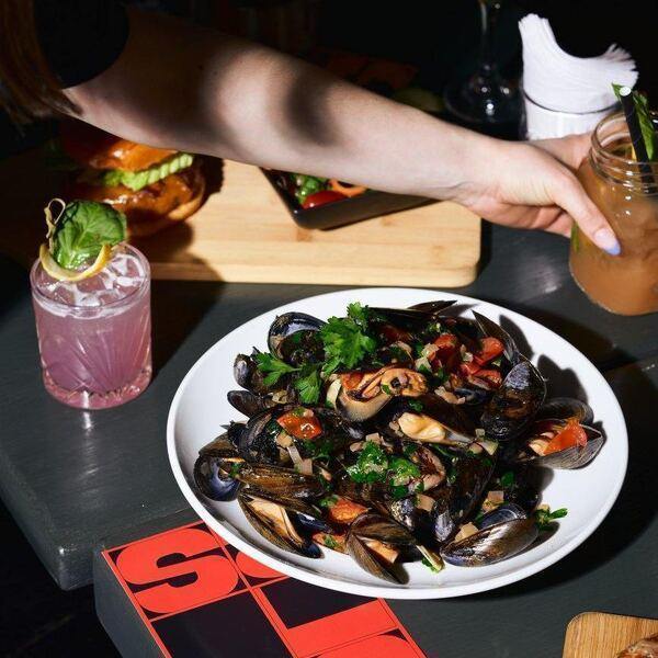 Le Saloon Bistro Bar - Restaurant Cuisine Bistro Le Village/Centre Sud, Montréal