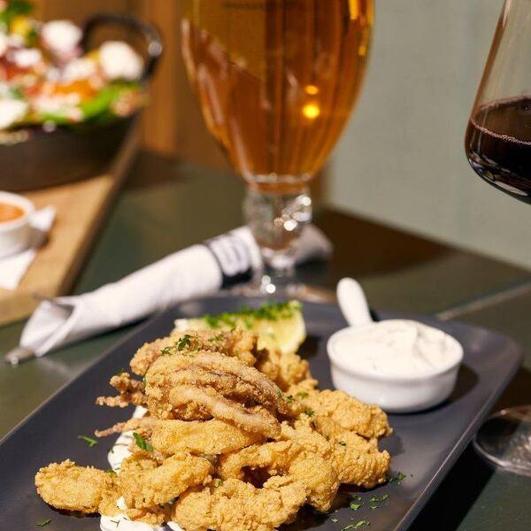 Le Saloon Bistro Bar - Restaurant Cuisine Bistro Le Village/Centre Sud, Montréal