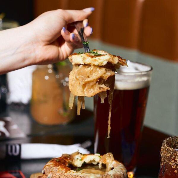 Le Saloon Bistro Bar - Restaurant Cuisine Bistro Le Village/Centre Sud, Montréal