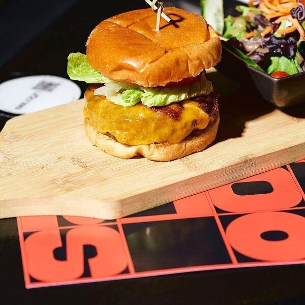 Le Saloon Bistro Bar - Restaurant Cuisine Bistro Le Village/Centre Sud, Montréal