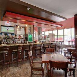 Le Toit Rouge International Restaurant