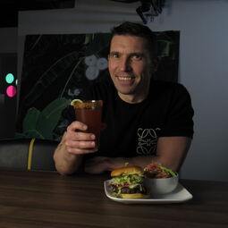 Les Trois Monkeys  Restaurant Burgers