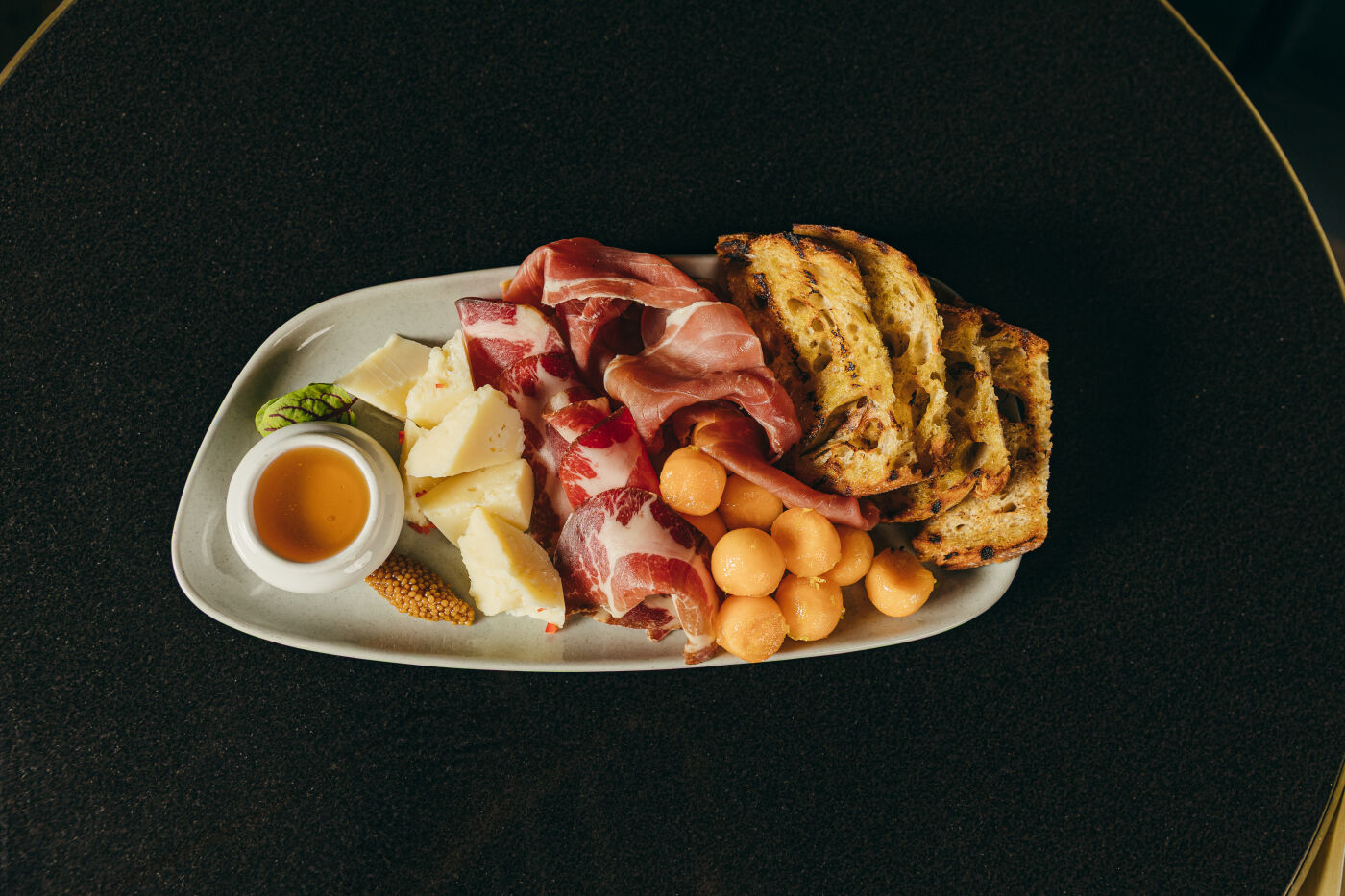 Mythik RestoMontreal.ca