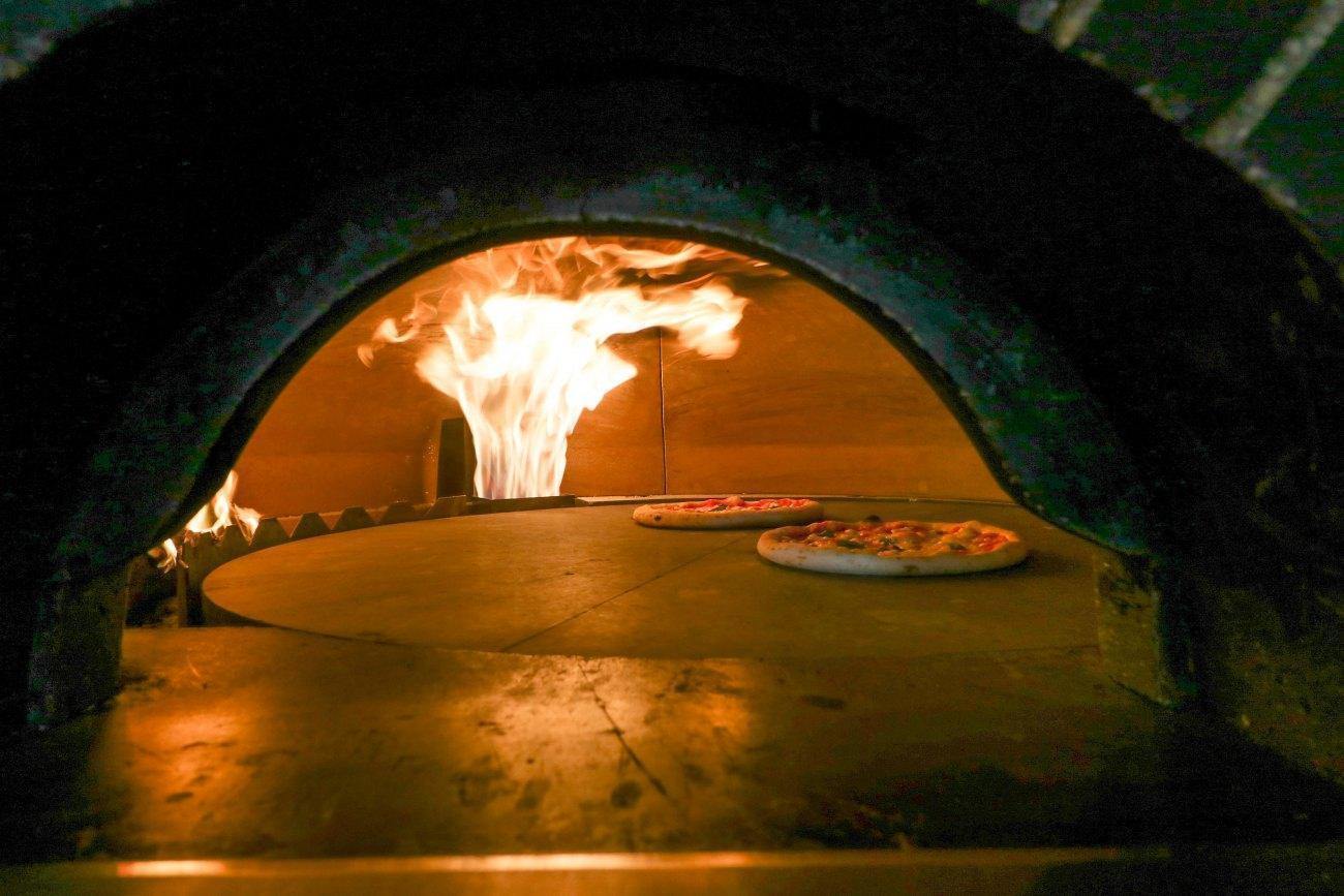 Regina Pizzeria - Brossard, Montérégie (South Shore) - Pizza Cuisine Restaurant