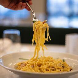 Restaurant Falcon RestoMontreal.ca