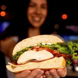 Roasters BBQ Grill & Bar  Restaurant Rôtisserie