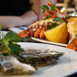 Sterlings Steakhouse & Bar - Restaurants pr&egrave;s de: H7V3X4