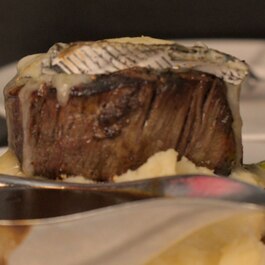 Sterlings Steakhouse & Bar  Restaurant Steakhouse