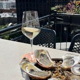 Terrasse Place d'Armes  Restaurant Salades