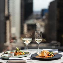 Terrasse R Montr&eacute;al Restaurant